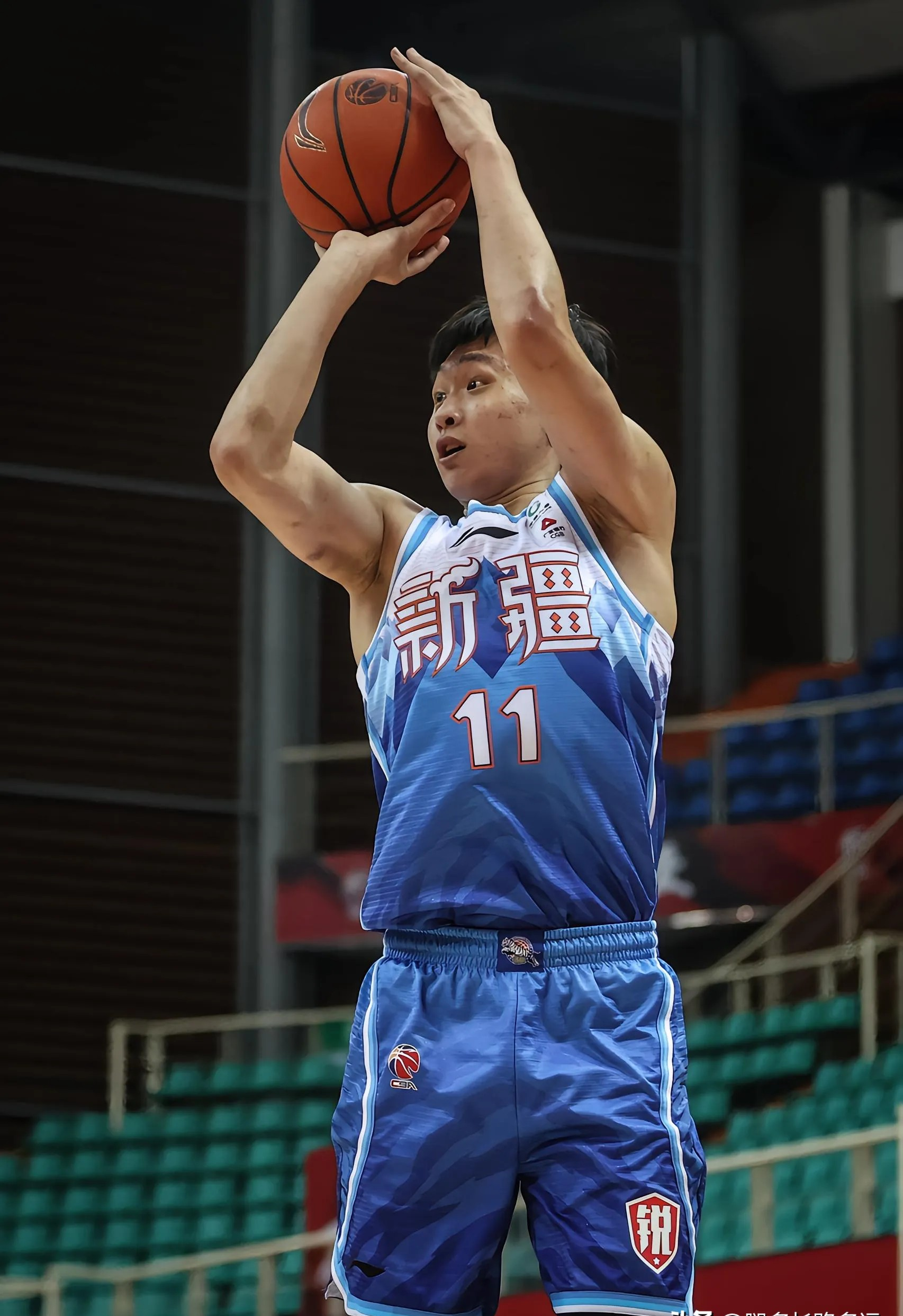 英雄联盟S15比赛时间-包含阿斯顿维拉赛后防线松动,志在CBA常规赛名次提升,目标明确,临场指挥获称赞的词条