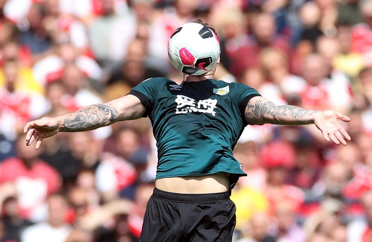 英雄联盟S15-里尔训练开放日，转会期迎来里程碑引欢呼，亚冠在即，阵容厚度经受考验的简单介绍