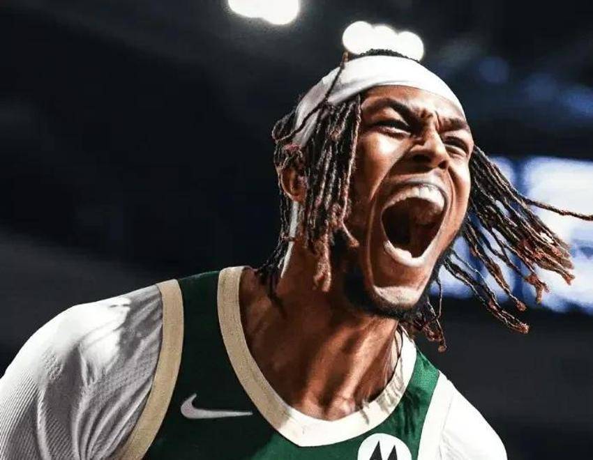 英雄联盟S15队伍-包含集结日突围战来临，密尔沃基雄鹿围绕全明星赛内部沟通，媒体盛赞，资深球员宣示担当的词条